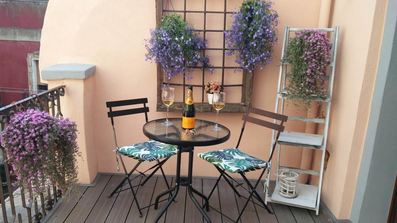 Apartment Q Flats *