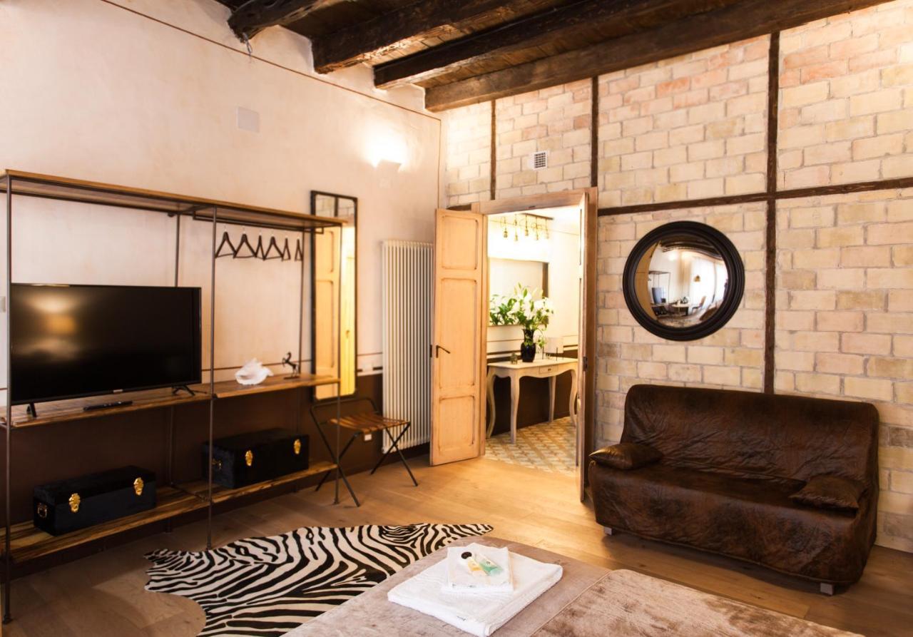 Q Flats Apartment *